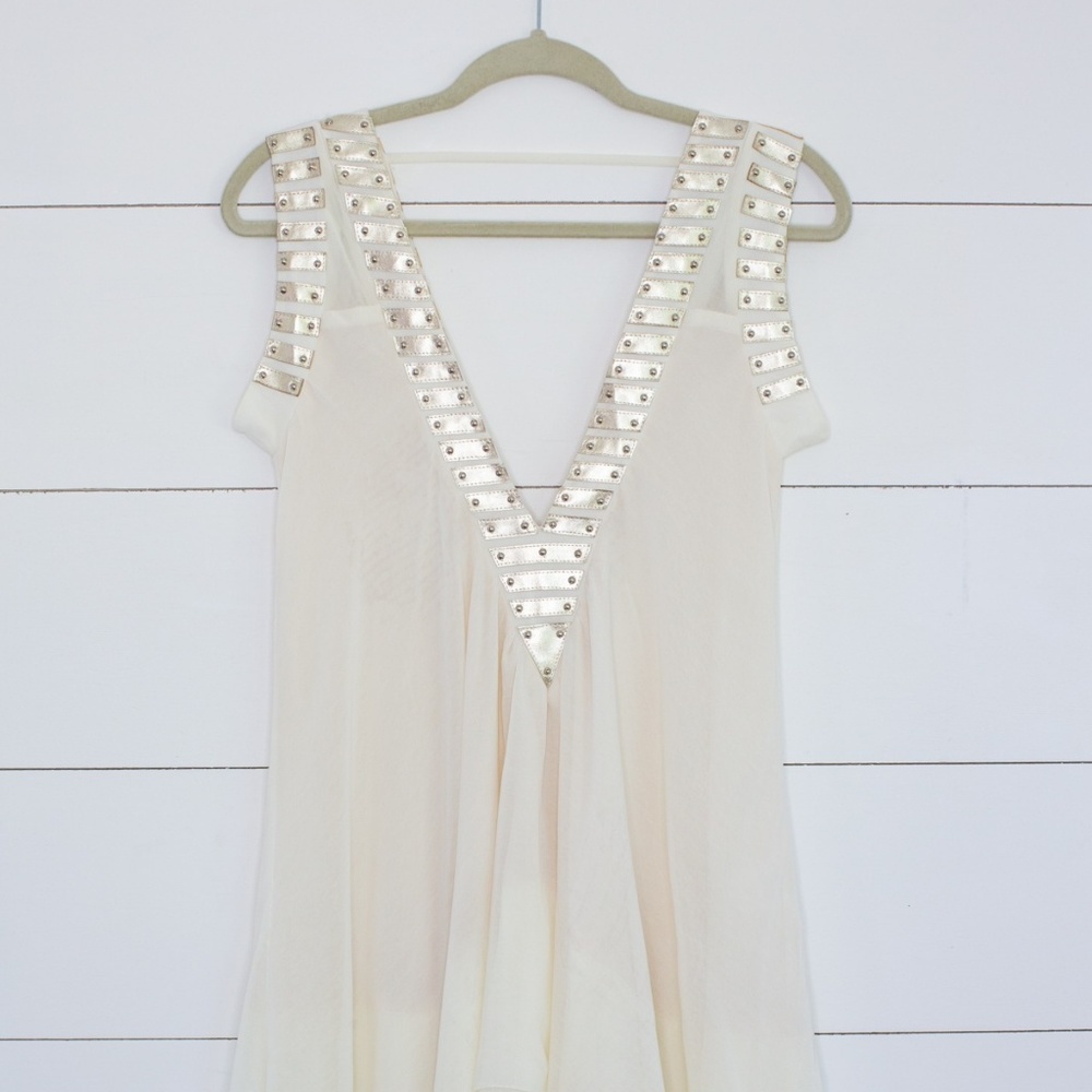Elliatt ivory dress size small with vegan detail